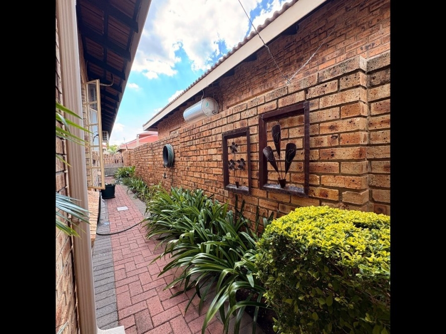 3 Bedroom Property for Sale in Flimieda North West